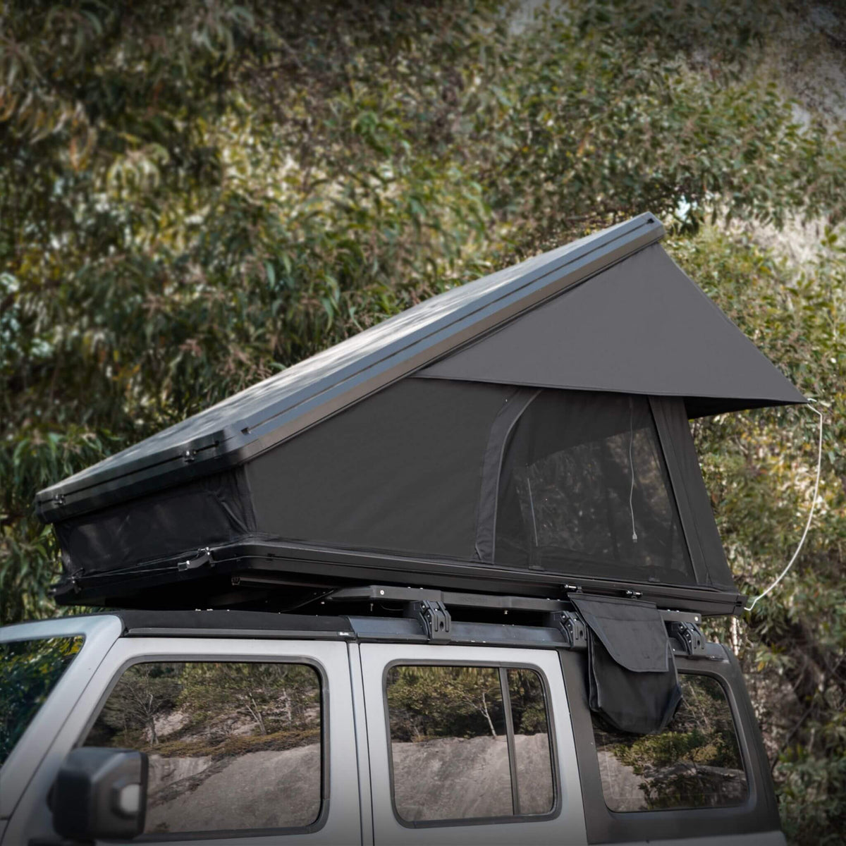Altitude Heavy-Duty Hard-Shell Rooftop Tent With Ladder [2-3 Person] (SAK93120)